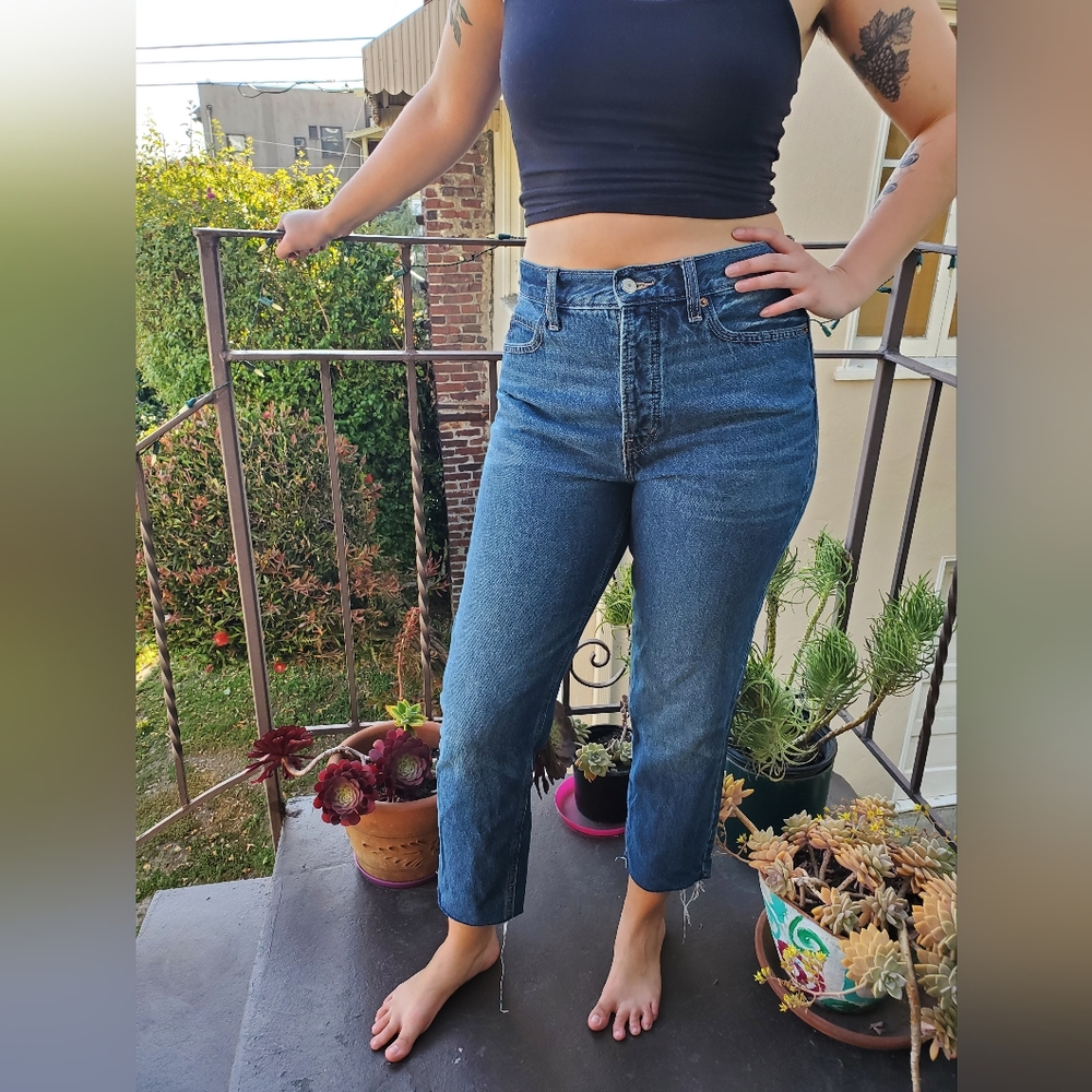 High-waisted denim jeans